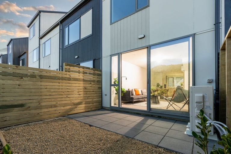 Photo of property in 86 Ara Paiwhenua, Tawa, Wellington, 5028