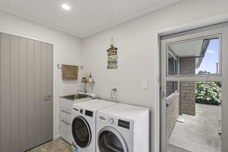 Photo of property in 2 Oakwood Drive, Highlands Park, New Plymouth, 4312