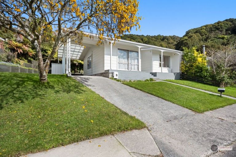 Photo of property in 2/31 Kowhai Street, Wainuiomata, Lower Hutt, 5014