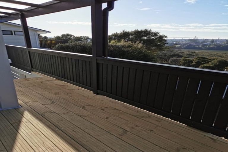 Photo of property in 141 Colwill Road, Massey, Auckland, 0614