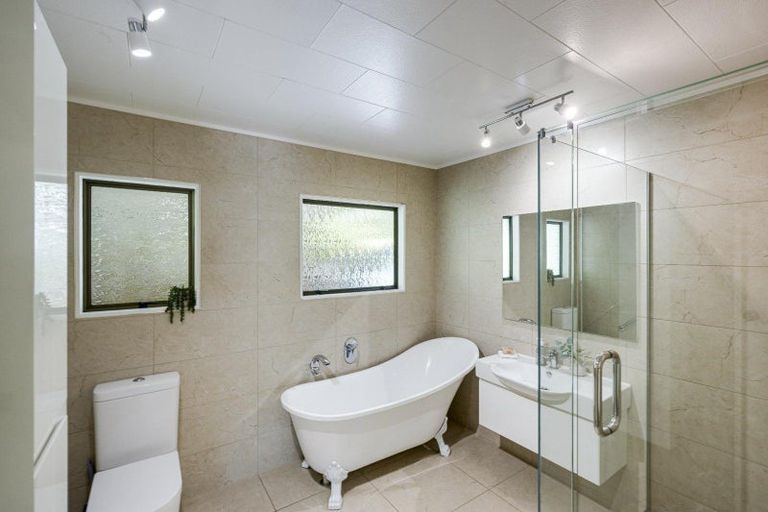 Photo of property in 34 James Cook Street, Havelock North, 4130