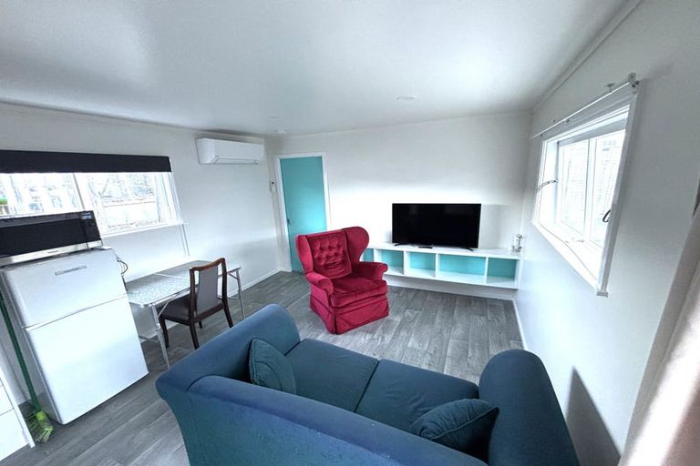 Photo of property in 43 Tauhinu Road, Miramar, Wellington, 6022