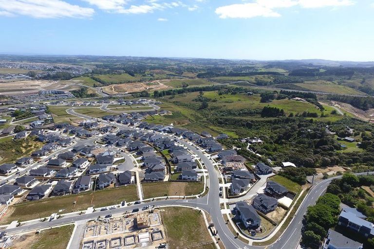Photo of property in 47 Ascension Crescent, Orewa, 0931