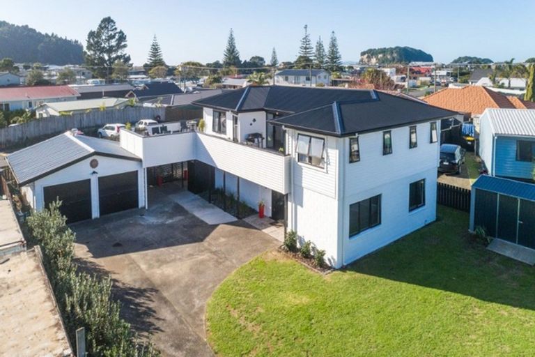 Photo of property in 100 Ocean Road, Whangamata, 3620