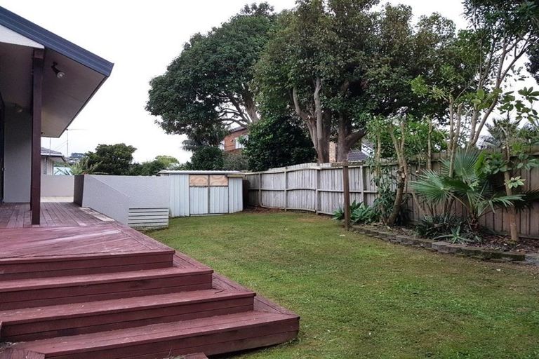 Photo of property in 1/9 Kiteroa Terrace, Rothesay Bay, Auckland, 0630