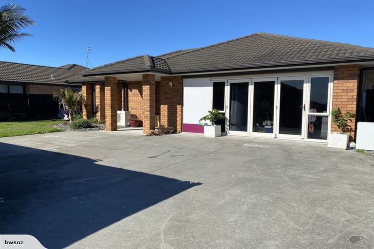 Photo of property in 23 Seabreeze Place, Papamoa Beach, Papamoa, 3118