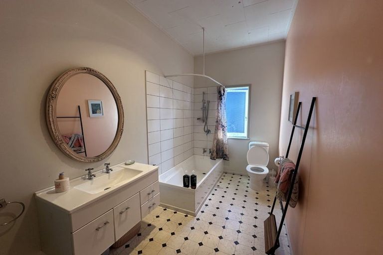 Photo of property in 180 Vigor Brown Street, Napier South, Napier, 4110