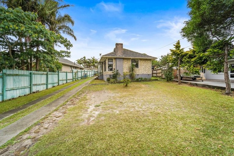 Photo of property in 33 Strid Road, Te Atatu South, Auckland, 0610