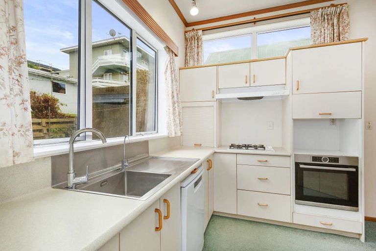 Photo of property in 9 Apuka Street, Brooklyn, Wellington, 6021