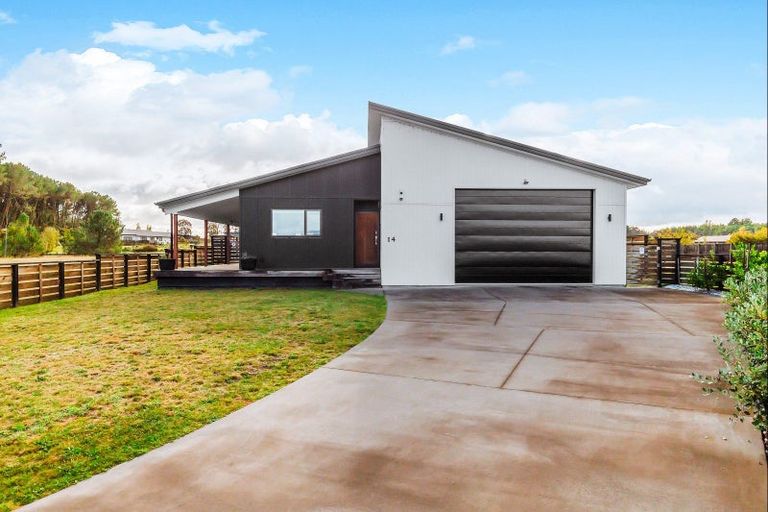 Photo of property in 14 Komahimahi Way, Motuoapa, 3382
