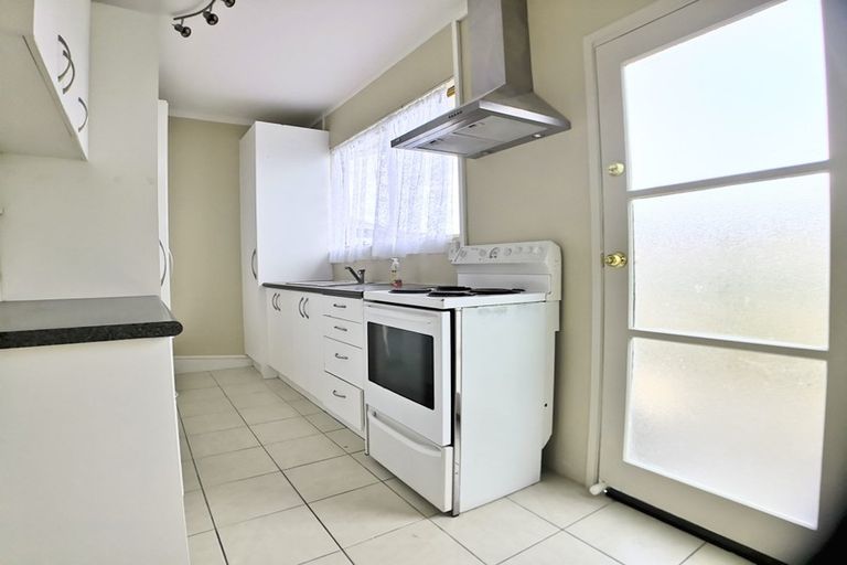 Photo of property in 67 Lincoln Park Avenue, Massey, Auckland, 0614