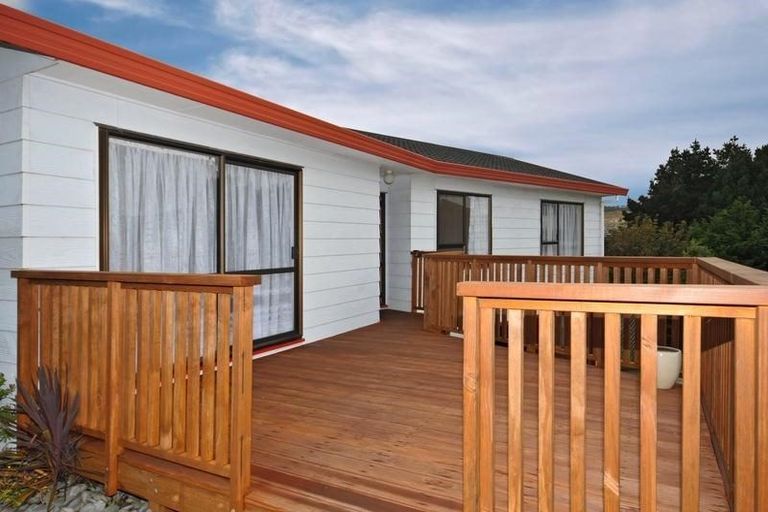 Photo of property in 52f1 Guadeloupe Crescent, Grenada Village, Wellington, 6037