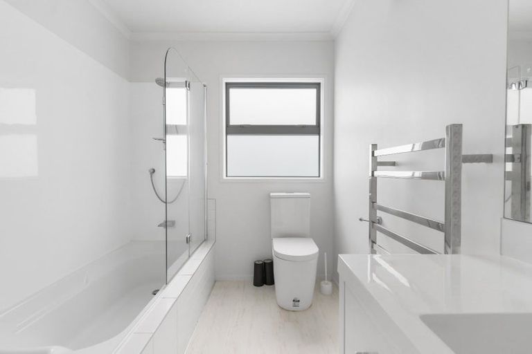 Photo of property in 8 Karauria Lane, Orewa, 0931