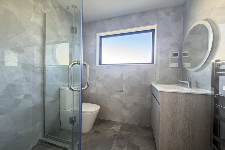 Photo of property in 33b Garadice Road, Rothesay Bay, Auckland, 0630