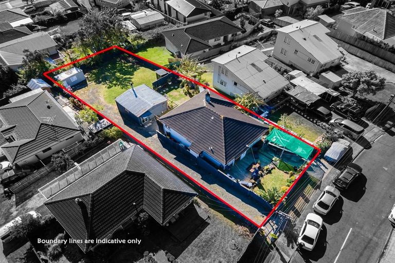 Photo of property in 4 Marie Crescent, Te Atatu South, Auckland, 0610