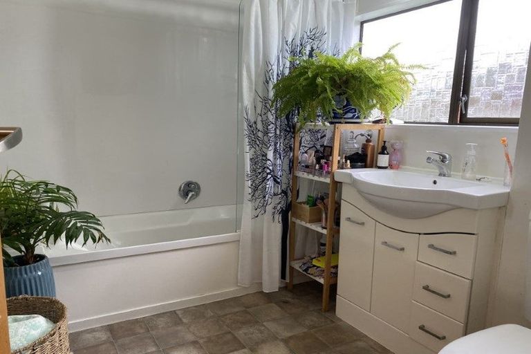 Photo of property in 17-u2 Randwick Crescent, Moera, Lower Hutt, 5010