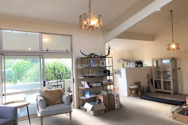 Photo of property in 61 Stanley Point Road, Stanley Point, Auckland, 0624