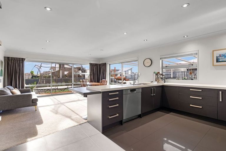 Photo of property in 20 Rosalie Terrace, Kelvin Grove, Palmerston North, 4414