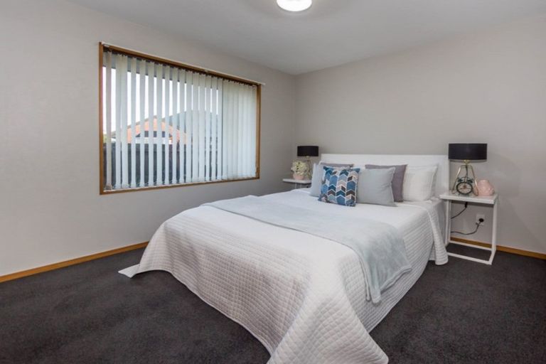 Photo of property in 15 Showgate Avenue, Sockburn, Christchurch, 8042