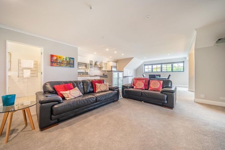 Photo of property in 29 Padnell Crescent, Paparangi, Wellington, 6037