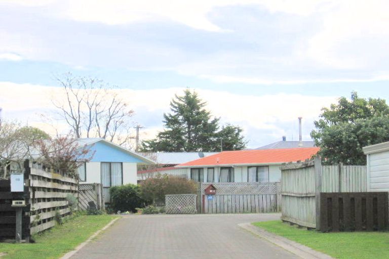 Photo of property in 15d Longstead Avenue, Papamoa Beach, Papamoa, 3118
