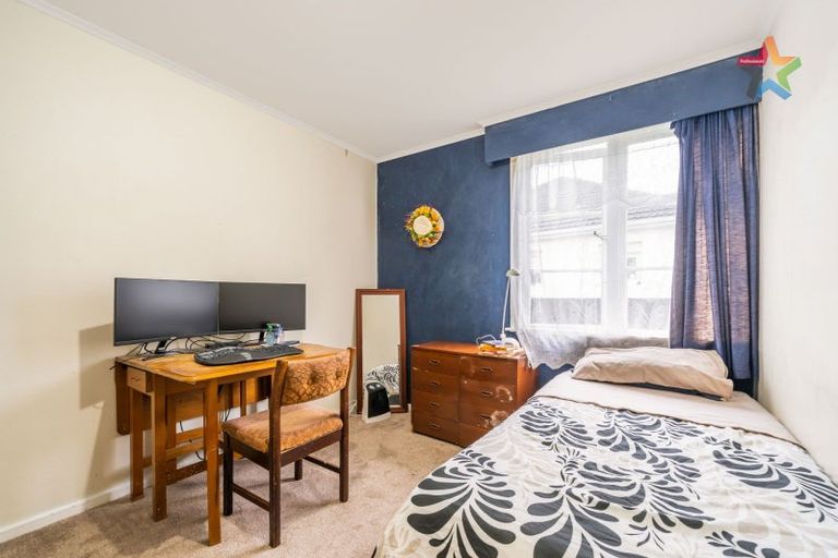 Photo of property in 33 Compton Crescent, Taita, Lower Hutt, 5011