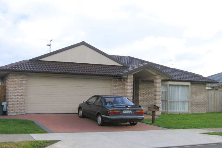 Photo of property in 17 Cambrian Crescent, Flat Bush, Auckland, 2016