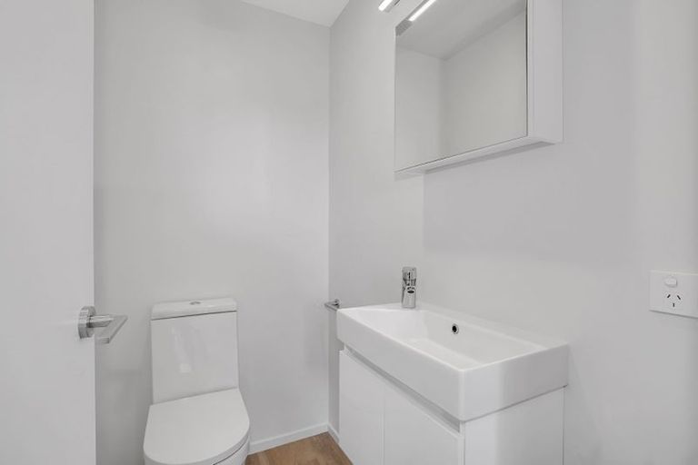 Photo of property in 2 Ko Street, Northcote, Auckland, 0627