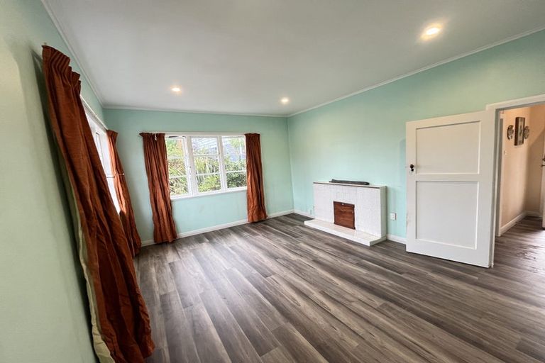 Photo of property in 1 Wavell Street, Karori, Wellington, 6012