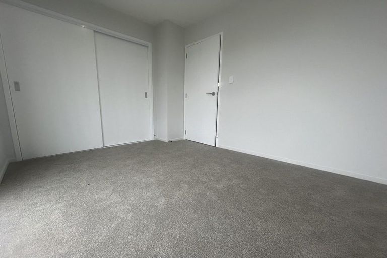 Photo of property in 2 Mikoikoi Crescent, Mangere Bridge, Auckland, 2022