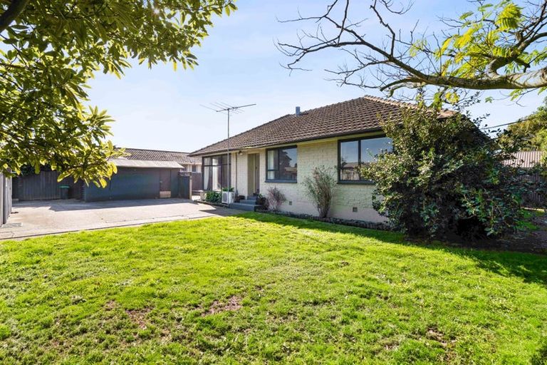 Photo of property in 2a Skerten Avenue, Hornby, Christchurch, 8042