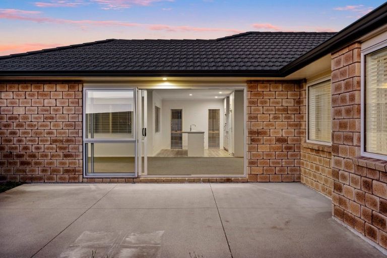 Photo of property in 21 Ponga Place, Papamoa Beach, Papamoa, 3118