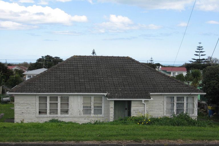 Photo of property in 10 Kowhai Street, Castlecliff, Whanganui, 4501