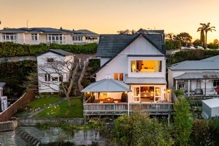 Photo of property in 23 Fitzroy Road, Bluff Hill, Napier, 4110