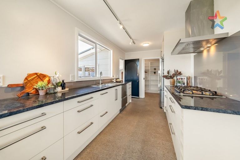 Photo of property in 51 Olive Terrace, Paraparaumu Beach, Paraparaumu, 5032