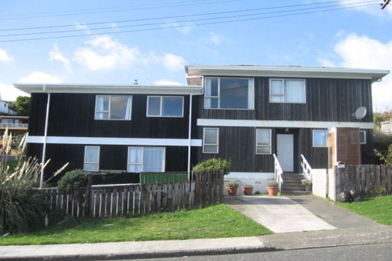 Photo of property in 2/12 Thornley Street, Titahi Bay, Porirua, 5022