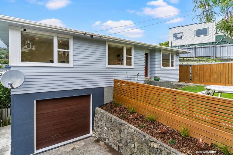 Photo of property in 70 Bassett Road, Johnsonville, Wellington, 6037