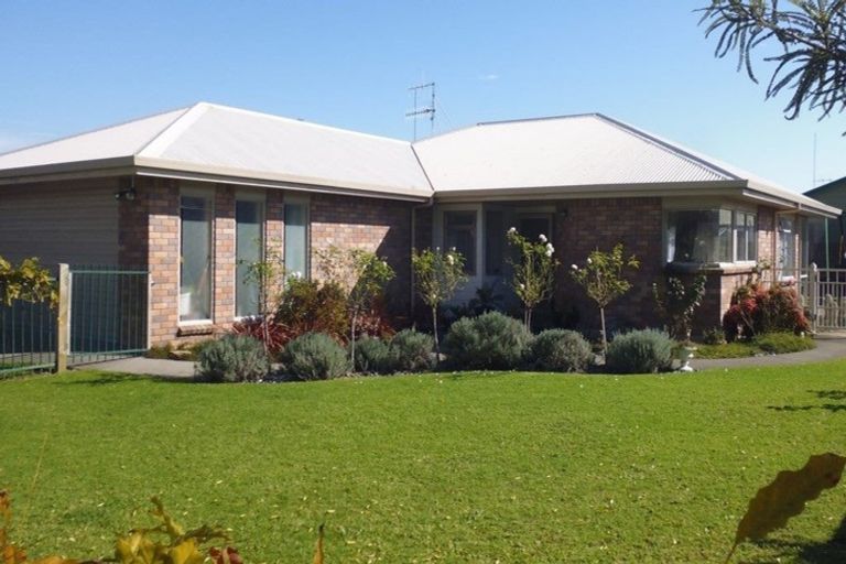 Photo of property in 19 Edgewater Grove, Whakatane, 3120