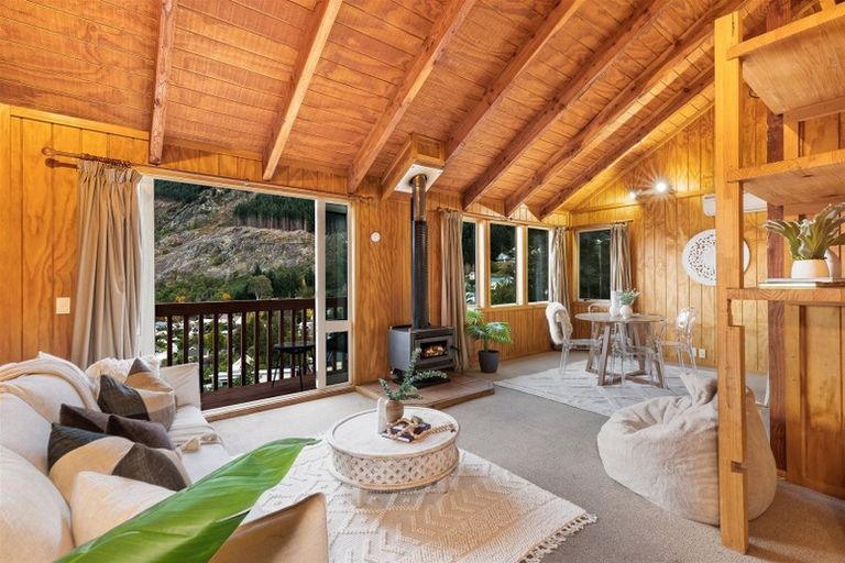 Photo of property in 32b Mackinnon Terrace, Sunshine Bay, Queenstown, 9300
