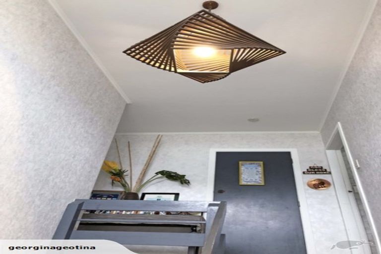 Photo of property in 37 Edgecombe Street, Newlands, Wellington, 6037