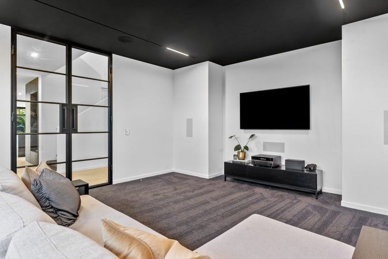 Photo of property in 17a Roland Road, Greenhithe, Auckland, 0632