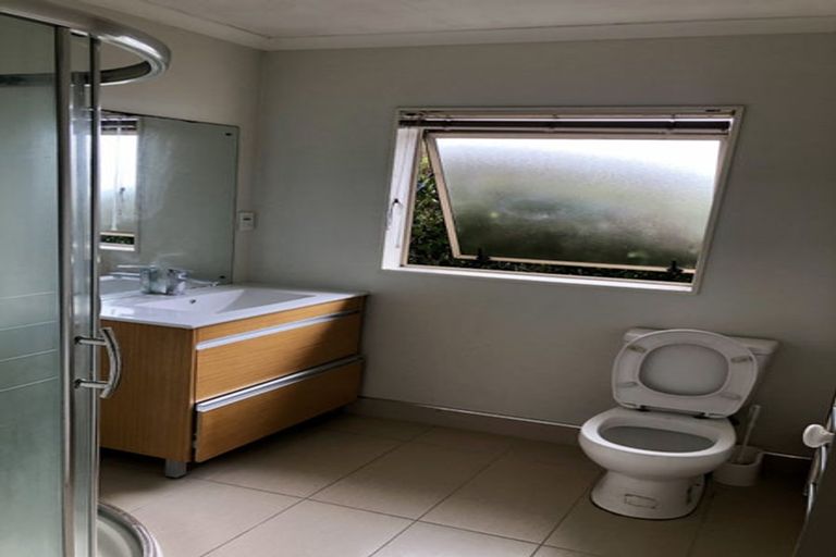 Photo of property in 80 Luckens Road, West Harbour, Auckland, 0618
