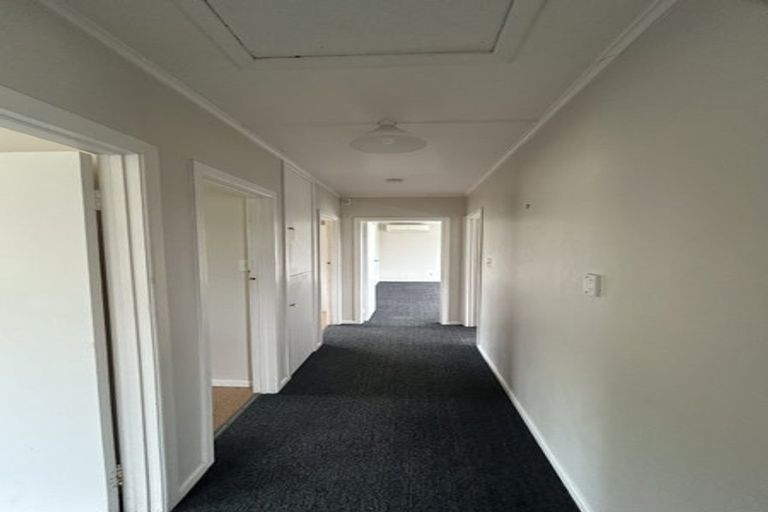 Photo of property in 12 Huntingdon Street, Northland, Wellington, 6012