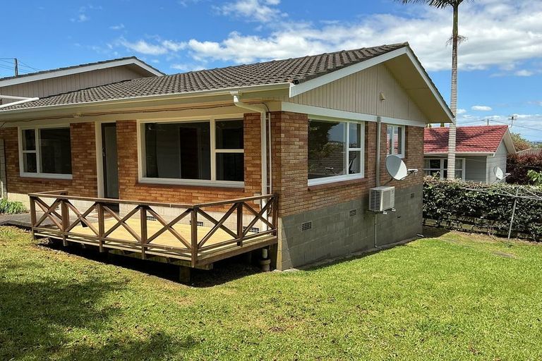 Photo of property in 2/30 Sunnynook Road, Sunnynook, Auckland, 0620