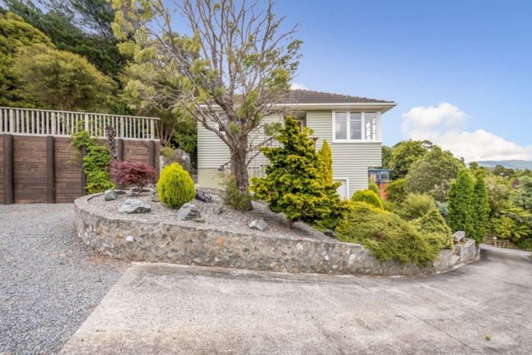 Photo of property in 10 Hill Grove, Naenae, Lower Hutt, 5011