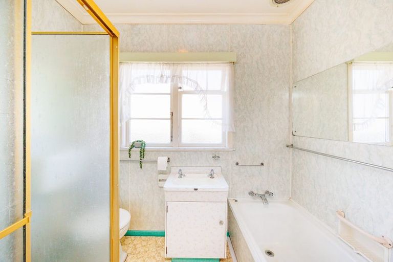 Photo of property in 6 Freyberg Street, Roslyn, Palmerston North, 4414