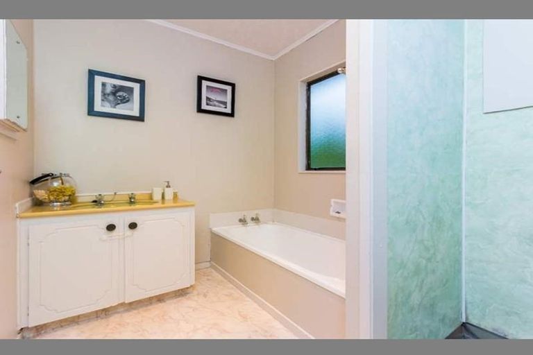 Photo of property in 148 Aviemore Drive, Highland Park, Auckland, 2010