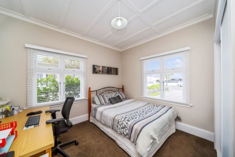 Photo of property in 30 Wallace Place, Westown, New Plymouth, 4310