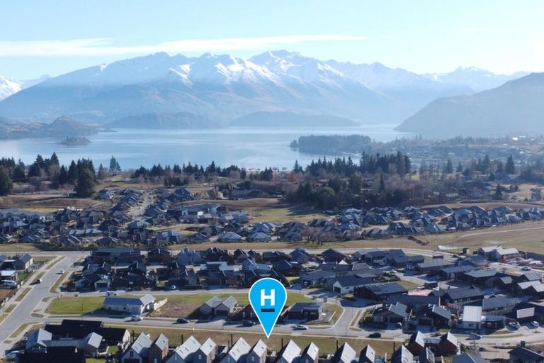 Photo of property in 10 Doug Ledgerwood Drive, Wanaka, 9305