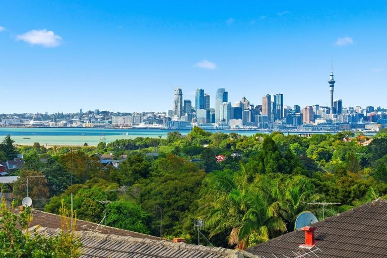 Photo of property in 4a Fowler Street, Northcote, Auckland, 0627